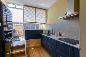 Jääkaappi, uuni, liesi, astianpesukone