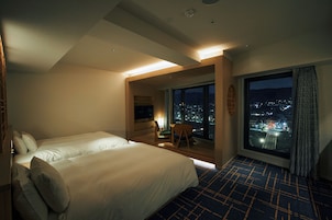 Down duvets, in-room safe, desk, blackout curtains