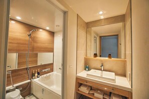 Duschwanne, Komfortbadewanne, kostenlose Toilettenartikel, Haartrockner
