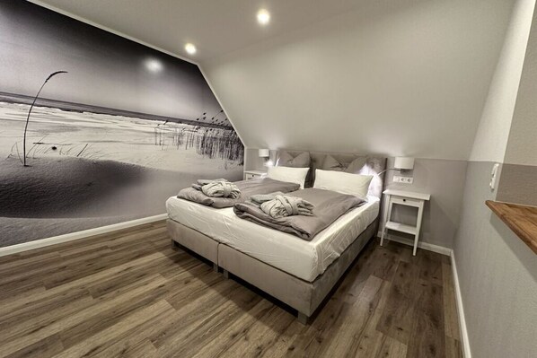 3 bedrooms, iron/ironing board, free WiFi, bed sheets