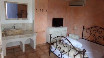 2 多间卧室、WiFi、床单