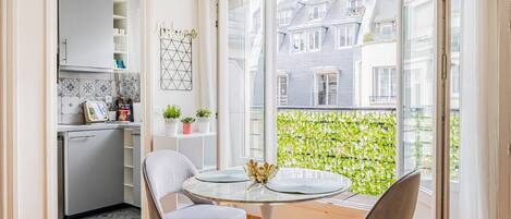 تناول الطعام