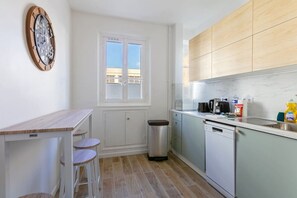 غسالة أطباق، ماكينة لصنع القهوة/الشاي، محمصة خبز