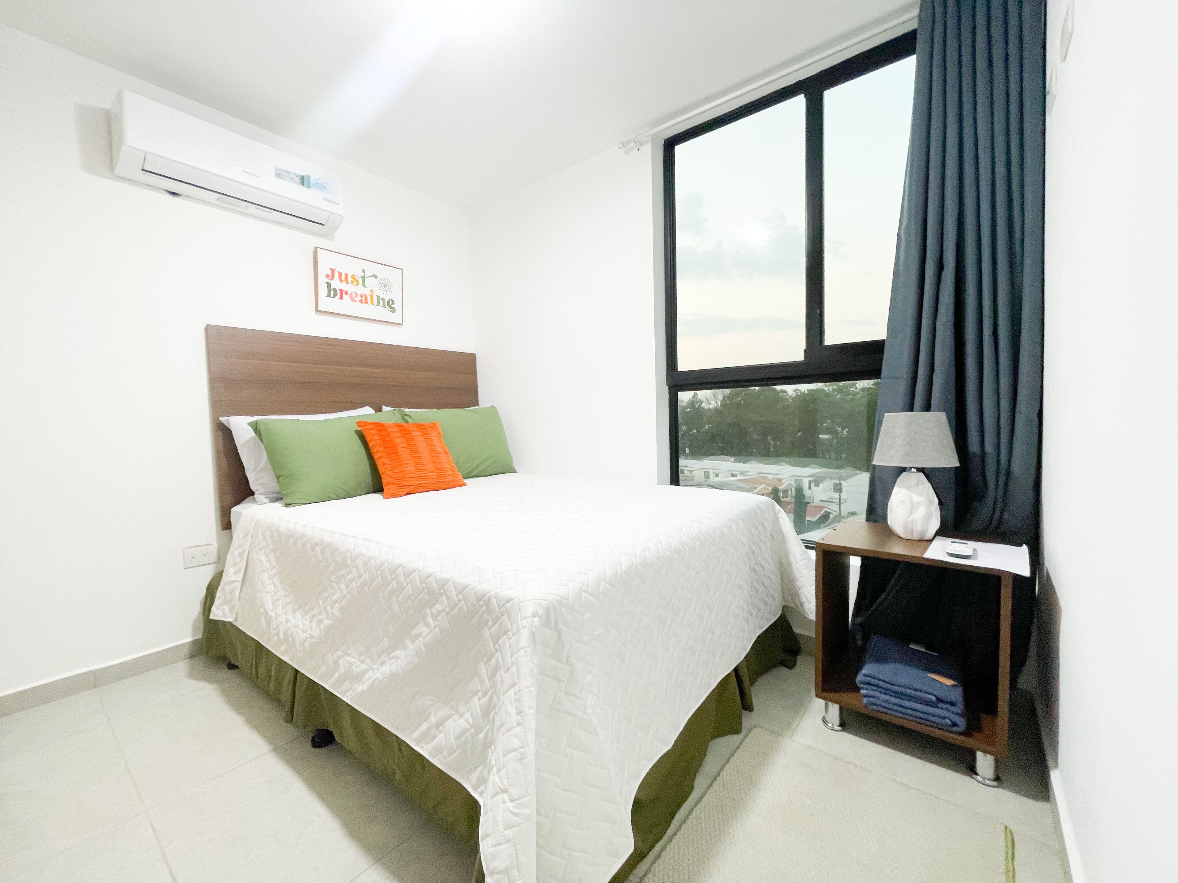 3 bedrooms, iron/ironing board, WiFi (free), bed sheets
