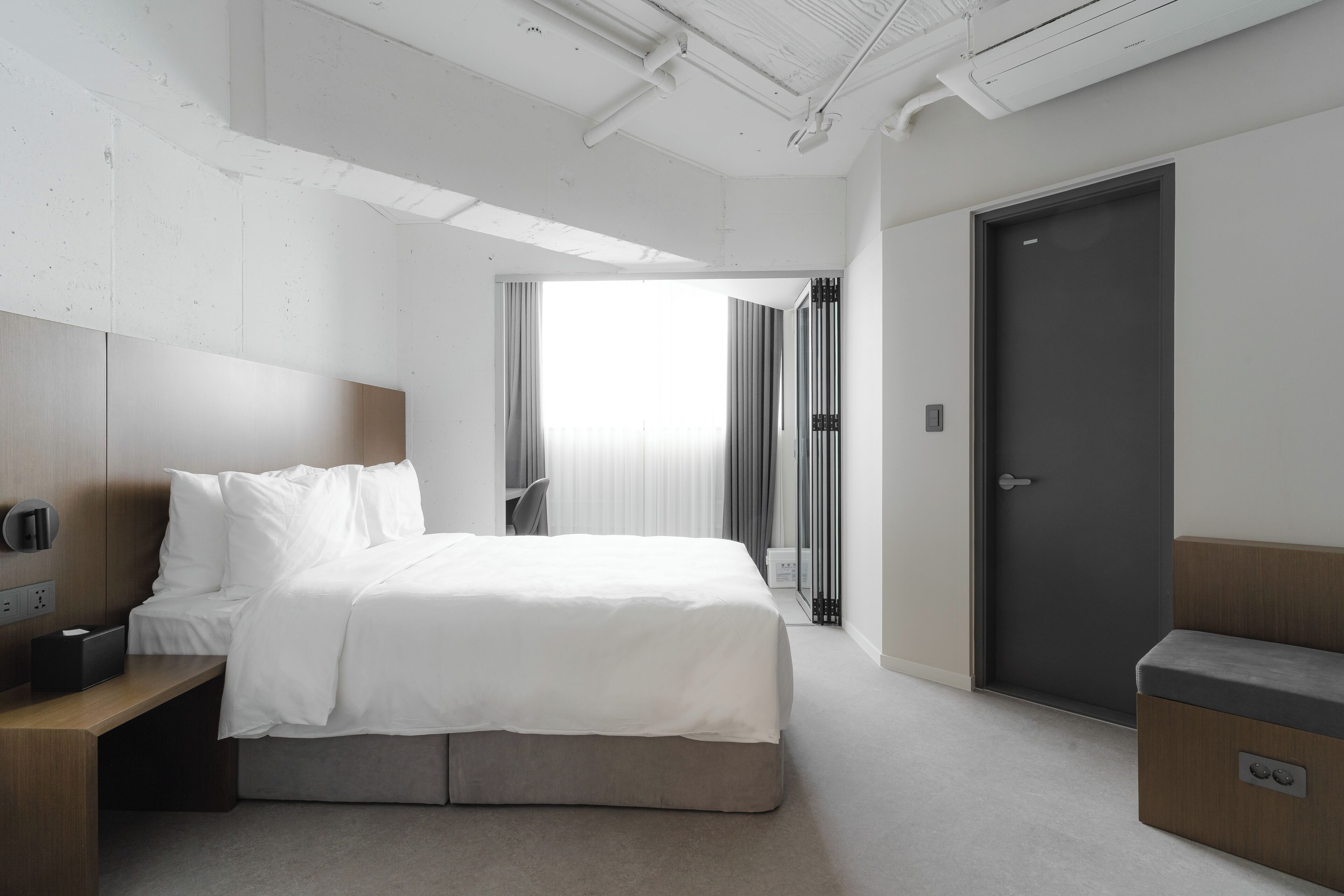 Premium bedding, pillowtop beds, in-room safe, desk