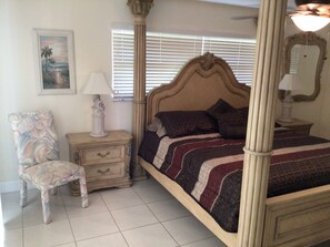 3 bedrooms, in-room safe, iron/ironing board, free WiFi - Waterfront villa with own 23ft SPORTSBOAT Pool & Spa.inc in your wkly rental
(Cape Coral)