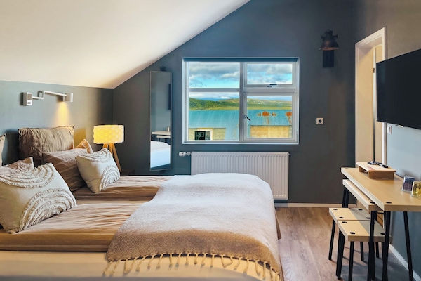 Meja, Wi-fi percuma, cadar katil