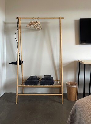 Standard-Doppelzimmer, Gemeinschaftsbad | Schreibtisch, kostenloses WLAN, Bettwäsche