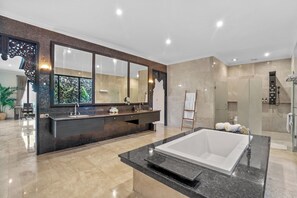 Hair dryer, bidet, towels, soap - Luxe Ocean View Family Home Private Pool, Garden + Big Kitchen 13 beaches nearby (Ungasan, Kec. Kuta Sel.,)