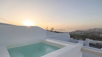 Honeymoon Suite, Balcony, Sea View | 1 bedroom, in-room safe, individually decorated, individually furnished