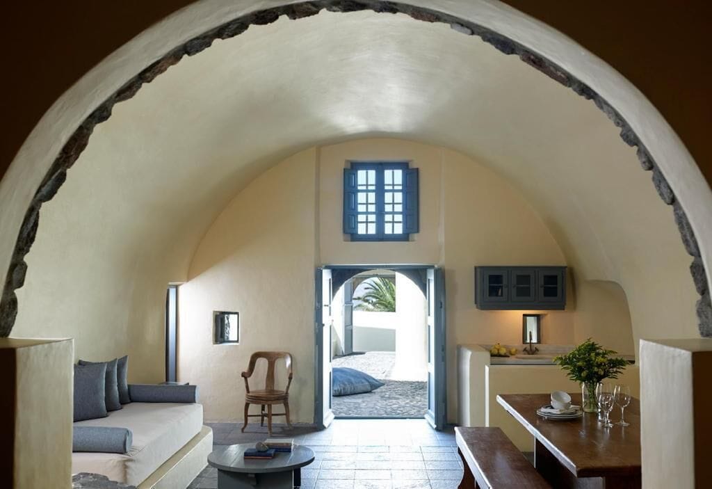Cave Family Suite | 1 bedroom, in-room safe, desk, soundproofing