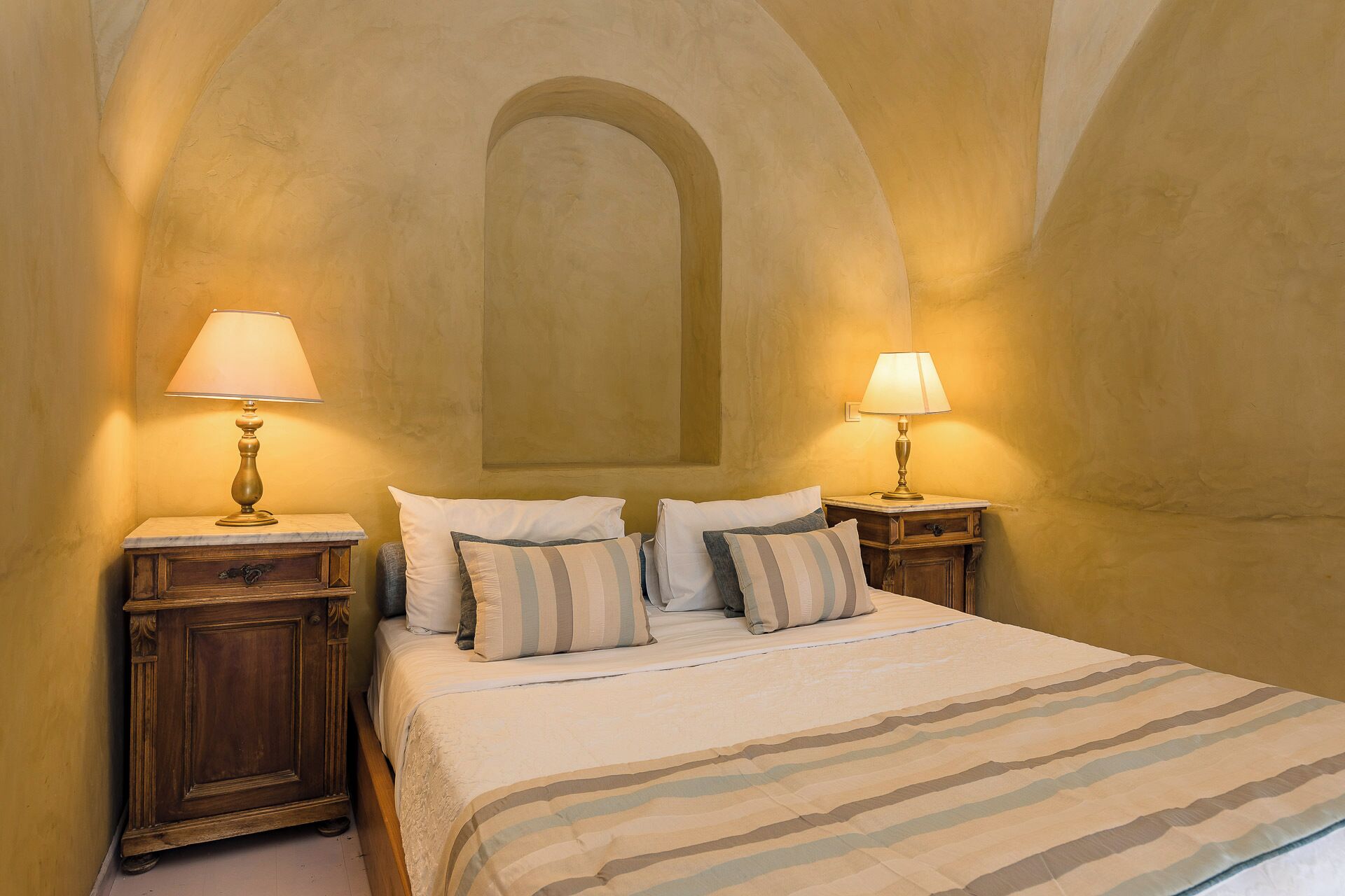 1 bedroom, in-room safe, individually decorated, individually furnished