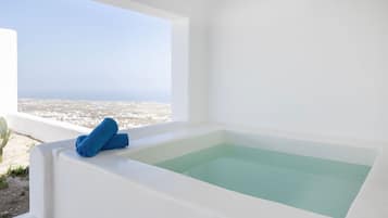 Family Suite with Hot Tub | 1 bedroom, in-room safe, desk, soundproofing
