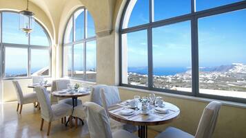 Free daily cooked-to-order breakfast