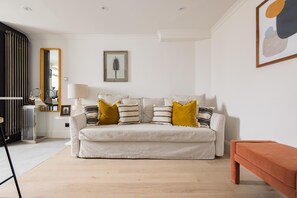 Room - The Fulham Broadway Apartment (London)