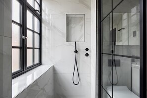 Room - The Fulham Broadway Apartment (London)