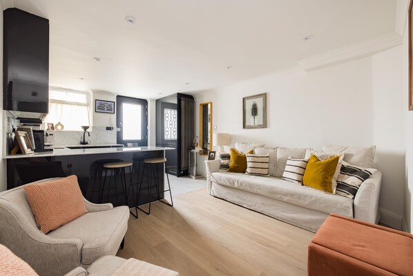 Room - The Fulham Broadway Apartment (London)