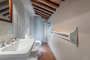 Superior House, Garden View | Bathroom - Casa Di Pietro In Vivo D'orcia Pool (Castiglione d'Orcia)