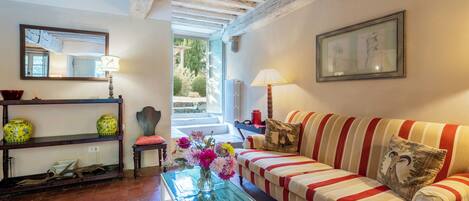 Superior House, Garden View | Living area | 32-inch flat-screen TV with cable channels, fireplace