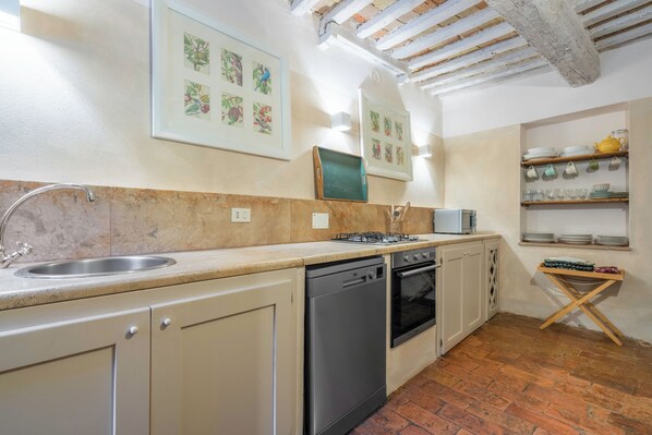 Superior House, Garden View | Private kitchen | Full-size fridge, oven, stovetop, dishwasher