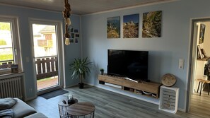 Smart TV, books - Moderne Ferienwohnung im Herzen Hellenthals (Hellenthal)