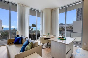 TV, offices - Ocean and Beach View Luxury, Pet-Friendly (Hollywood)