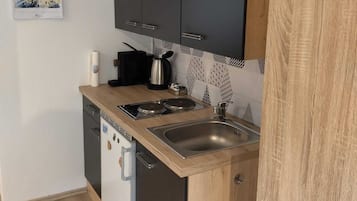 Réfrigérateur, plaque de cuisson, cafetiÚre/bouilloire