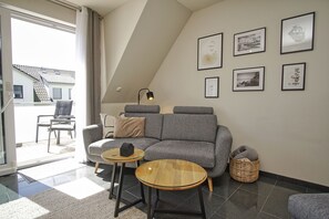 TV, fireplace - Geräumige Ferienwohnung Absoluter Strandnähe - Haus Sanddorn Fewo 07 (Thiessow)