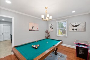 Game room - Stately 5BR Historic Retreat  CozySuites (Alexandria)