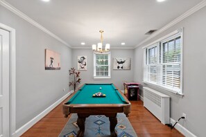 Game room - Stately 5BR Historic Retreat  CozySuites (Alexandria)