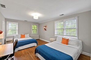 House | 5 bedrooms, desk, laptop workspace, iron/ironing board - Stately 5BR Historic Retreat  CozySuites (Alexandria)