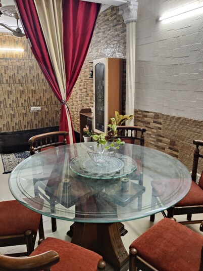 3 Bedroom apartment in central Delhi
Close to all major attractions