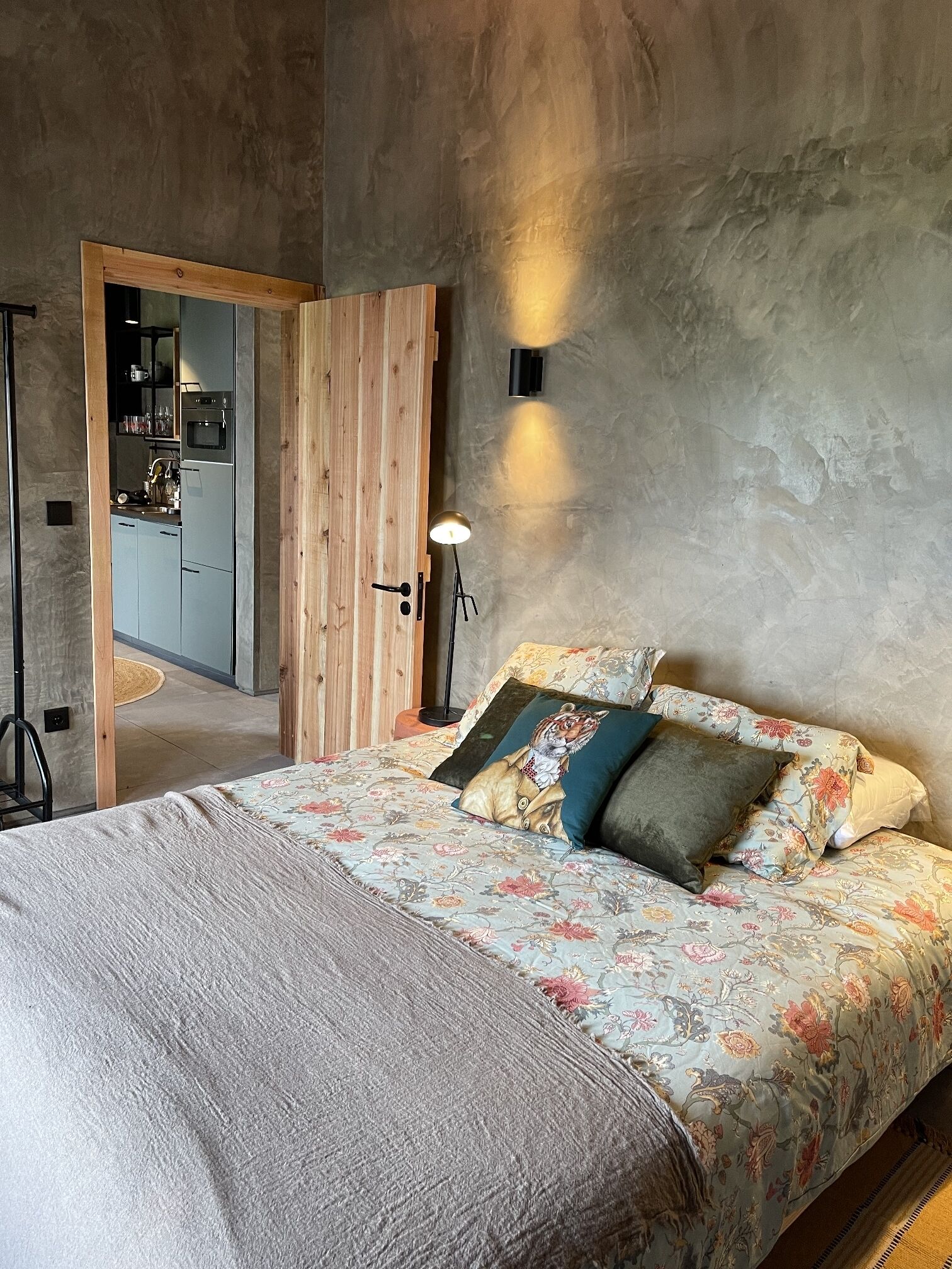 2 habitaciones, tabla de planchar con plancha, cuna de viaje y wifi 