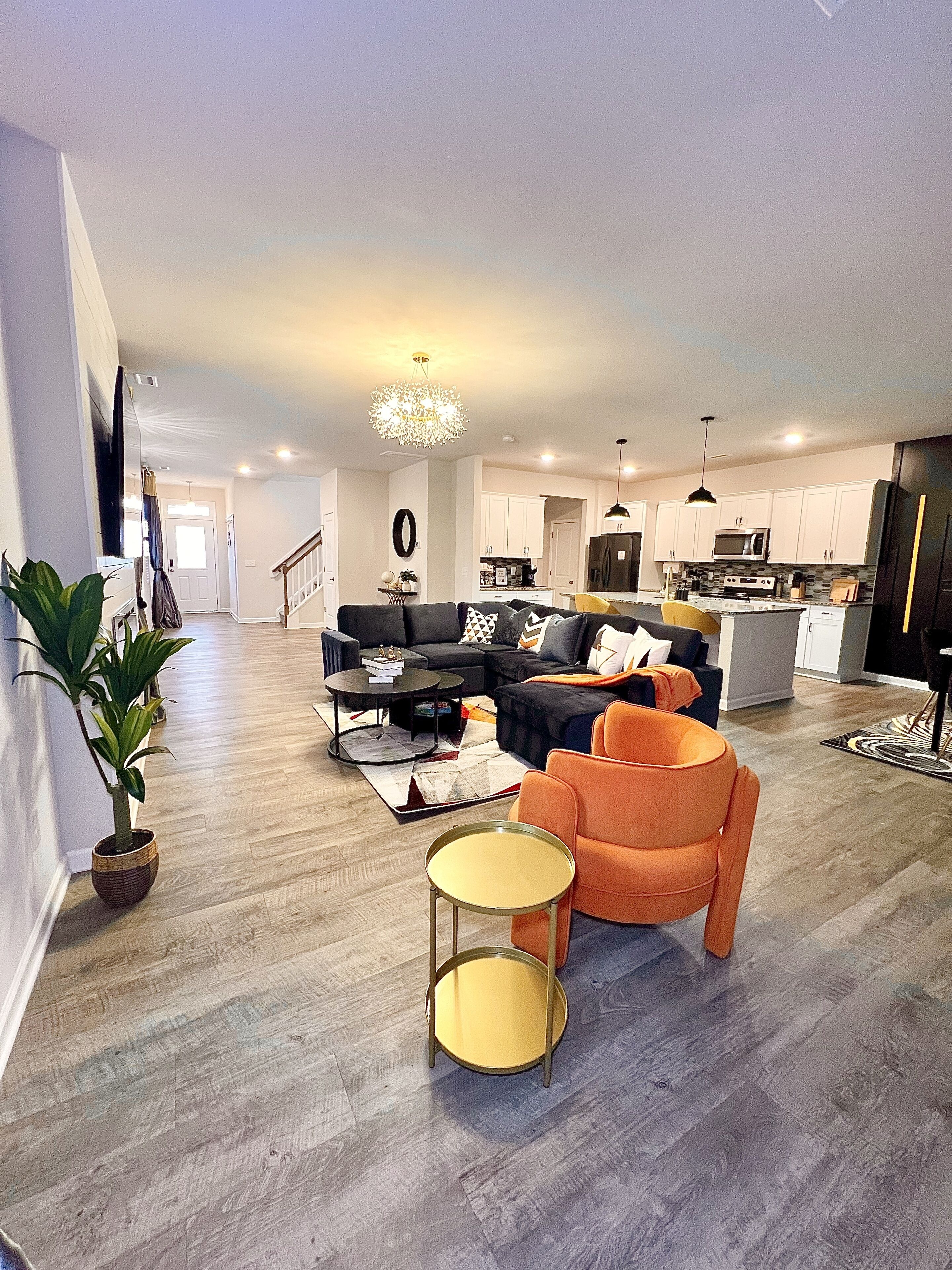 NEW!Luxury Raleigh Entire 4bd HOME, Baby & pet Friendly, 15min to DT, EV charger