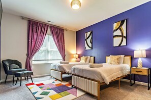 3 bedrooms, desk, iron/ironing board, travel cot - Special Deal! Luxury Raleigh 4bd HOME, Sleeps 6,Baby & pet, 15min DT,EV Charger (Raleigh)