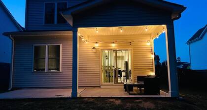 NEW!Luxury Raleigh Entire 4bd HOME, Baby & pet Friendly, 15min to DT, EV charger