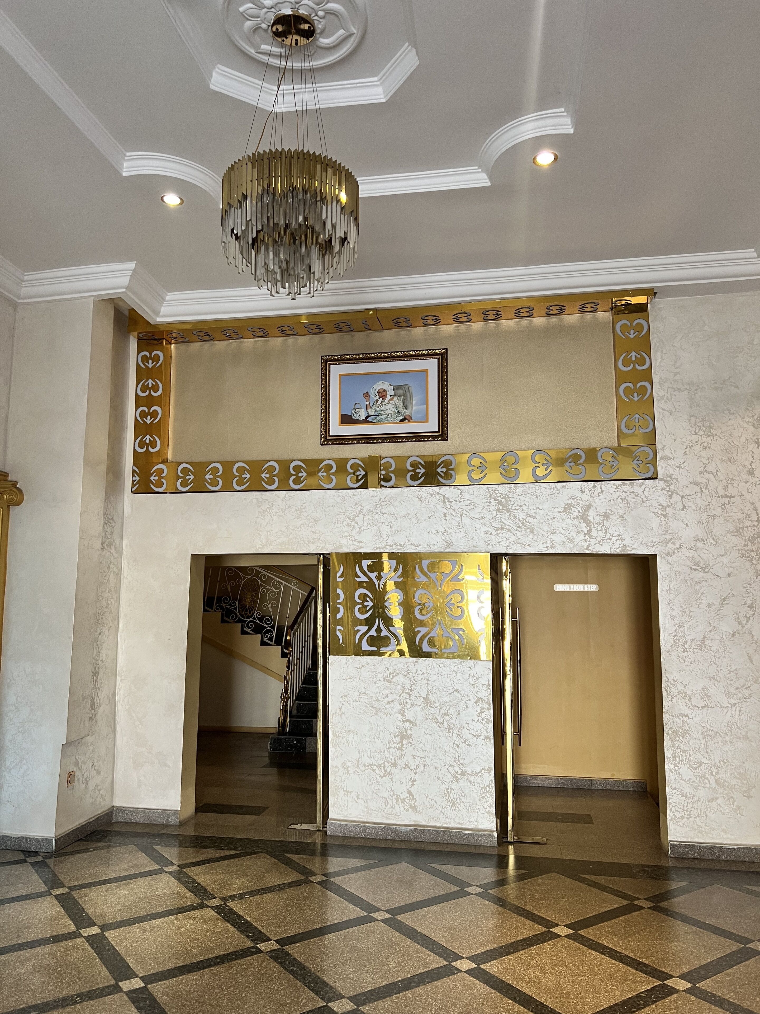 منصة إجراءات تسجيل الوصول/المغادرة