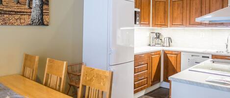 Fridge, microwave, dishwasher, cookware/dishes/utensils