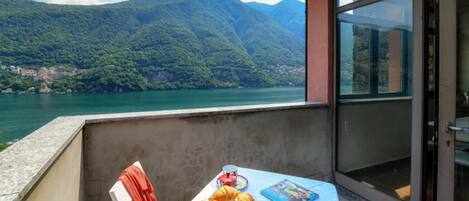 تناول الطعام بالخارج