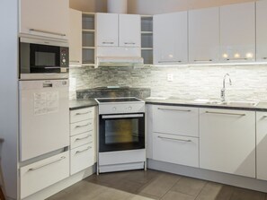 Refrigerador, microondas, lavavajillas y periquera 
