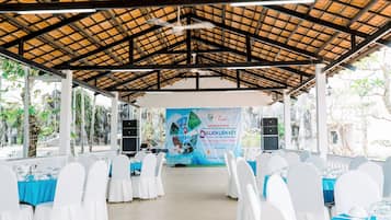 Khu ẩm thực ngoài trời