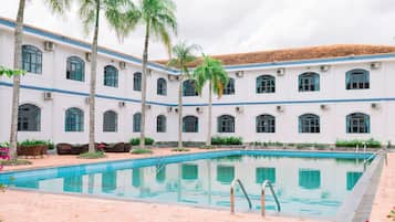 2 kolam renang outdoor