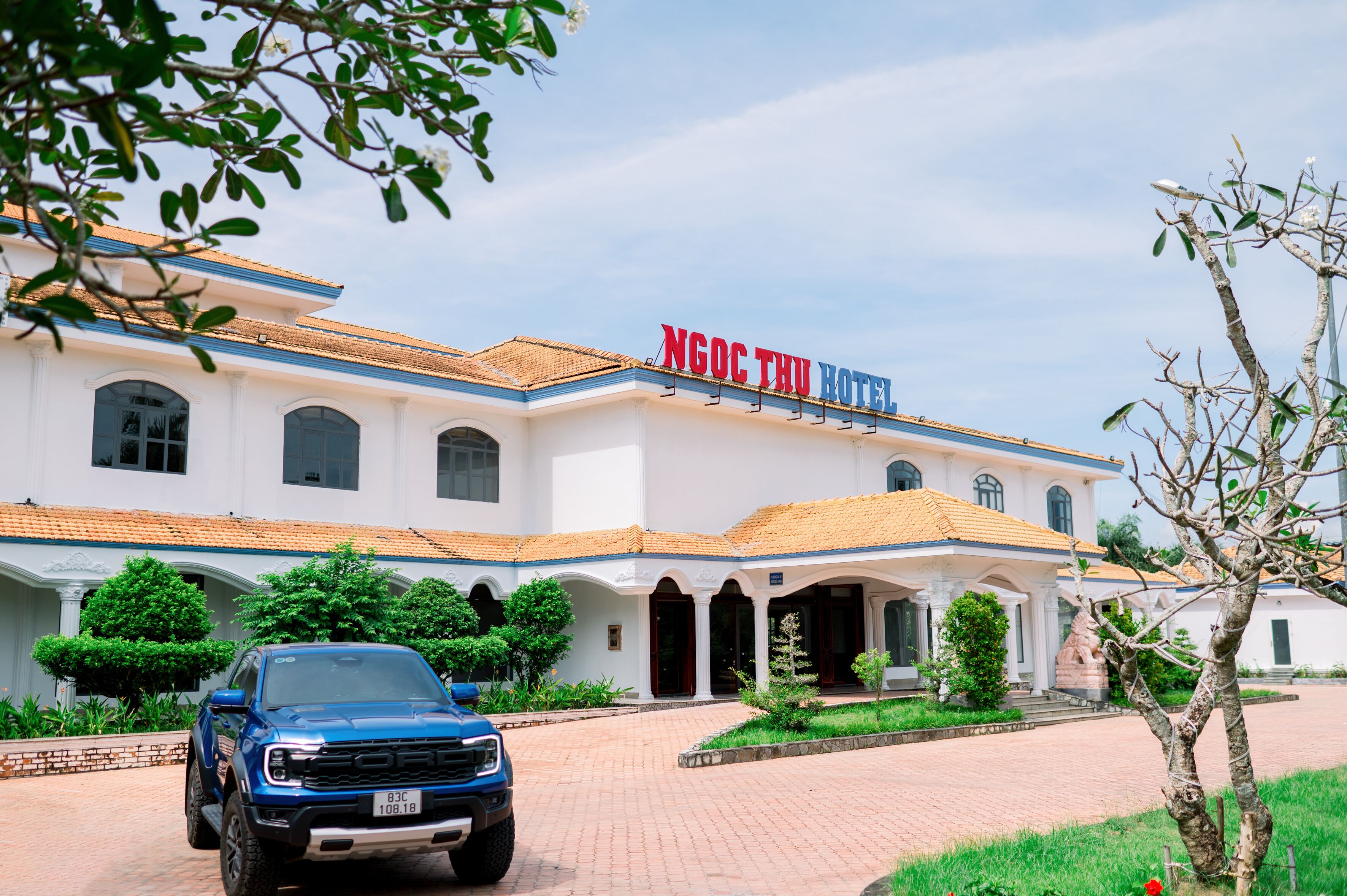 Pintu masuk properti