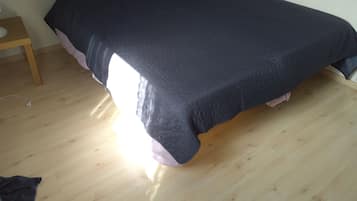 2 chambres, fer et planche Ă repasser, draps fournis