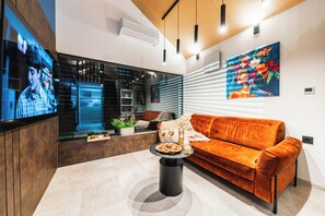 Design Mobile Home, Patio, Garden View | Ruang tamu | 55 inci sebuah televisyen pintar dengan kabel, filem tayangan pertama 