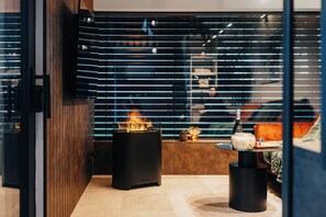 時尚流動式房屋, 露台, 花園景 | 客廳 | 55 吋智能電視連有線電視頻道、首輪電影、加熱地板