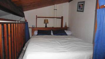 1 slaapkamer, een strijkplank/strijkijzer