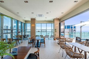 Cafe - ELBON the Stay X BONA Travel (Busan)