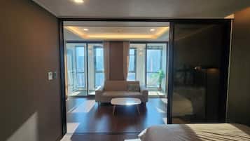 ์ด์งํธ์ฐ ๋ฉด ์ํธ, ๊ณ ๊ธ ์นจ๊ตฌ, ๊ฐ๊ฐ ๋ค๋ฅธ ์คํ์ผ์ ์ธํ
๋ฆฌ์ด, ๊ฐ๊ฐ ๋ค๋ฅด๊ฒ ๊ฐ๊ตฌ ๋น์น