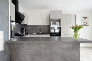 Private kitchen - Modern Wohnen mit Smarttv, Parkplatz und Küche (Bad Oeynhausen)